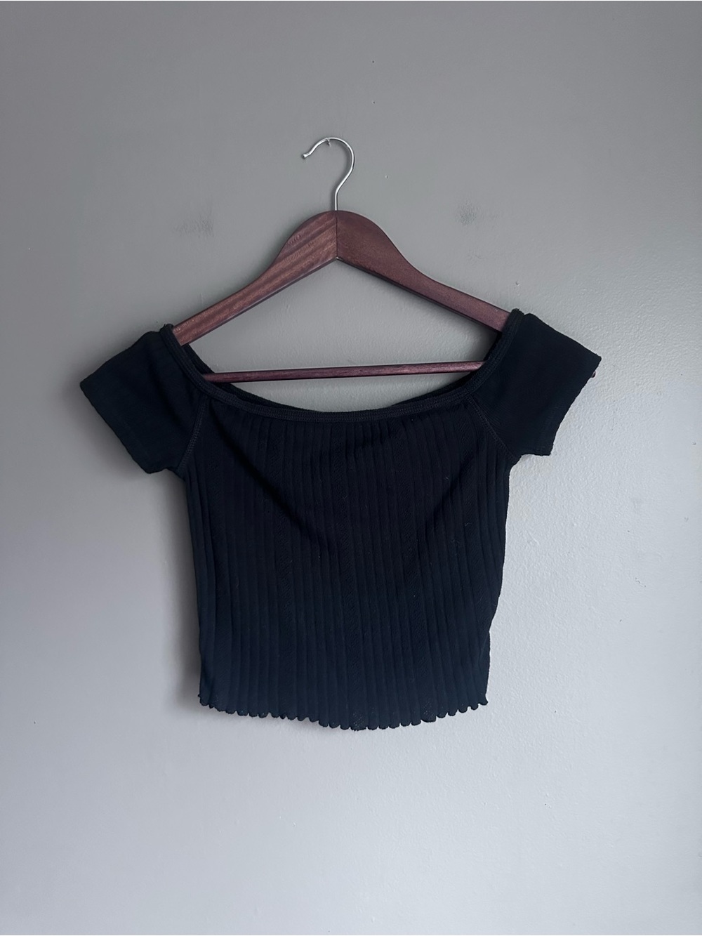 Aeropostale off the shoulder Crop Top Size Small Black Cropped Tee